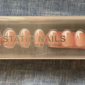 Static Nails
